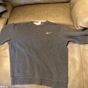 Men’s Nike sweatshirt pullover size large